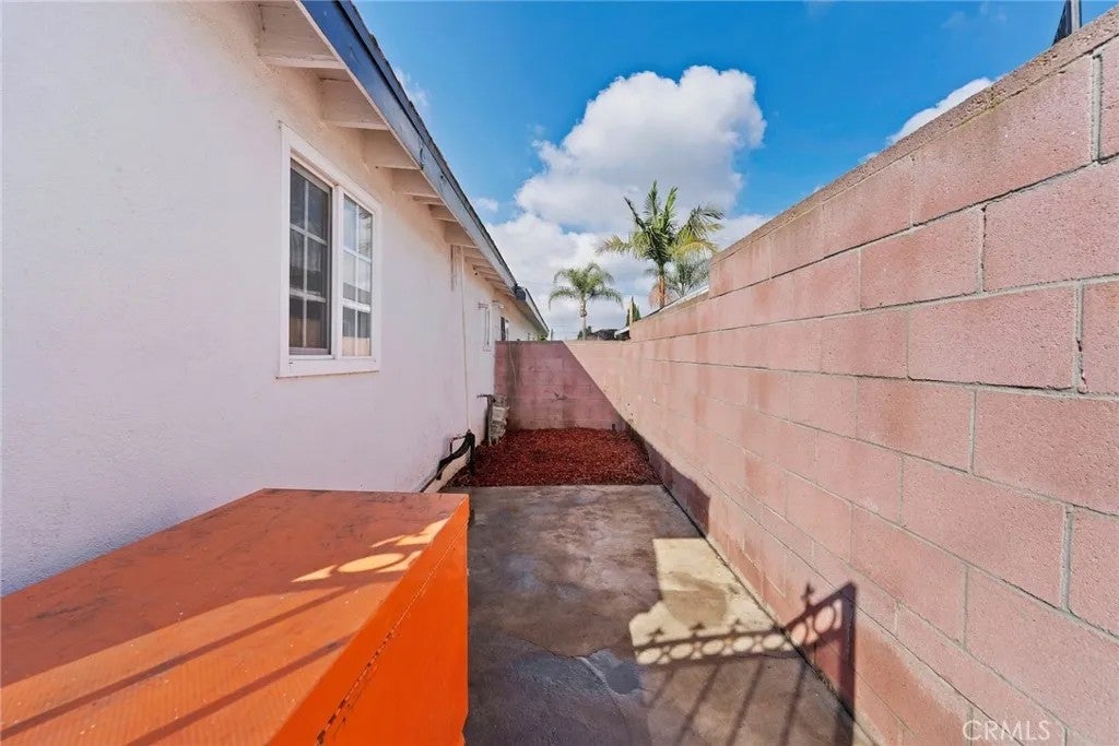 2412 W Raymond