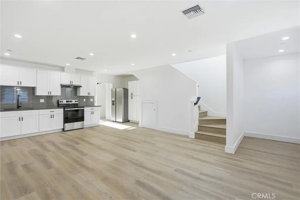 Photo of 14016 Hubbard Street, Sylmar, CA 91342 (MLS # SR26016683)