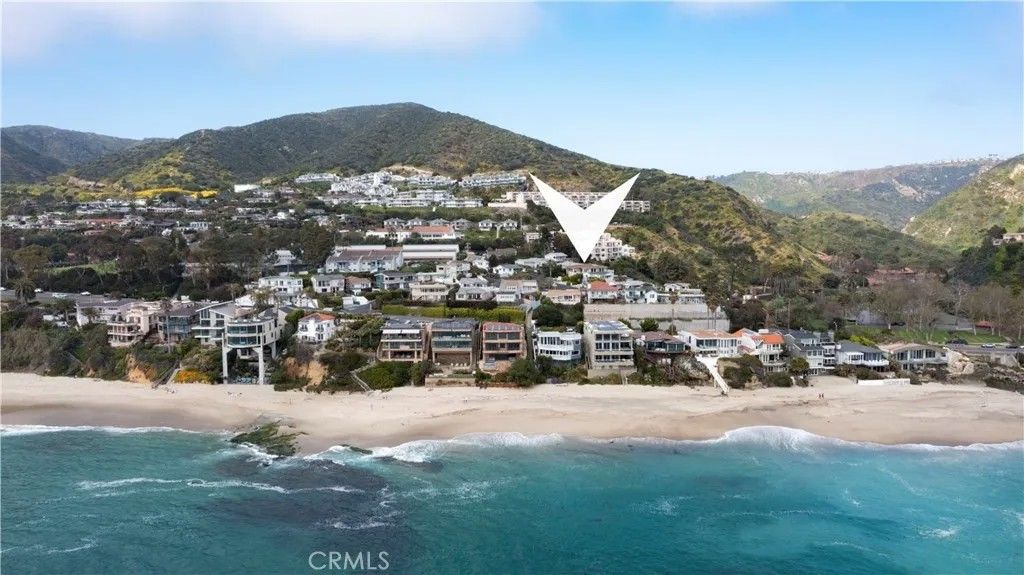 Photo of 31032 Aliso Circle, Laguna Beach, CA 92651 (MLS # LG26050988)