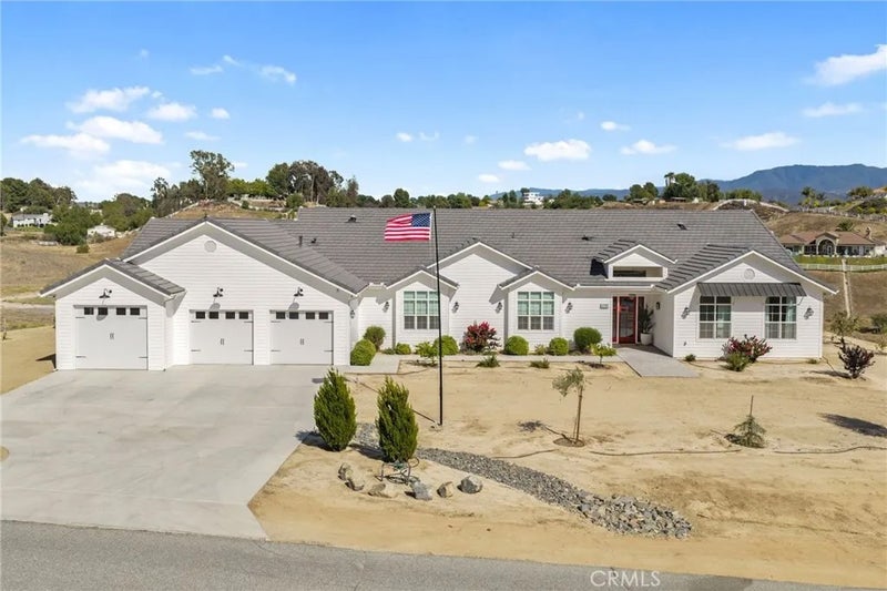 41799 Calle Contento