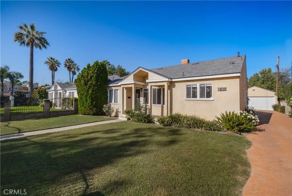 Photo of 6045 Teesdale Avenue, North Hollywood, CA 91606 (MLS # SR26026920)