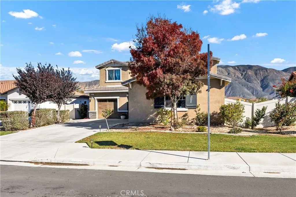Photo of 1665 Vibrant Gln, San Jacinto, CA 92582 (MLS # SW25278213)