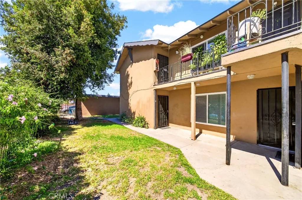 8641 Cerritos