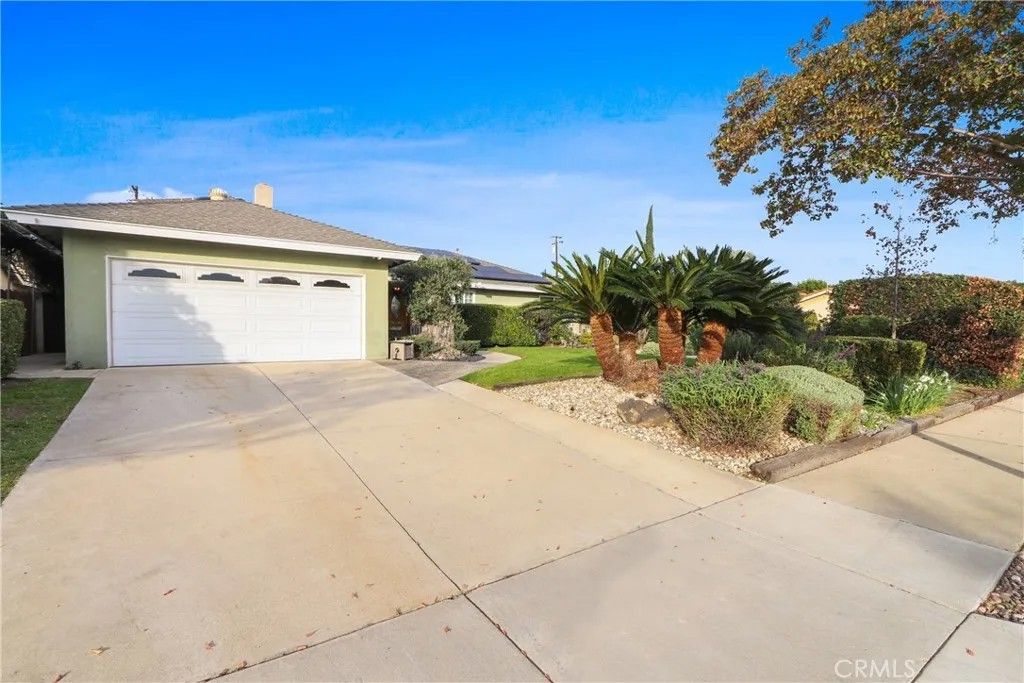 Photo of 946 W La Deney Dr, Ontario, CA 91762 (MLS # IV25272713)