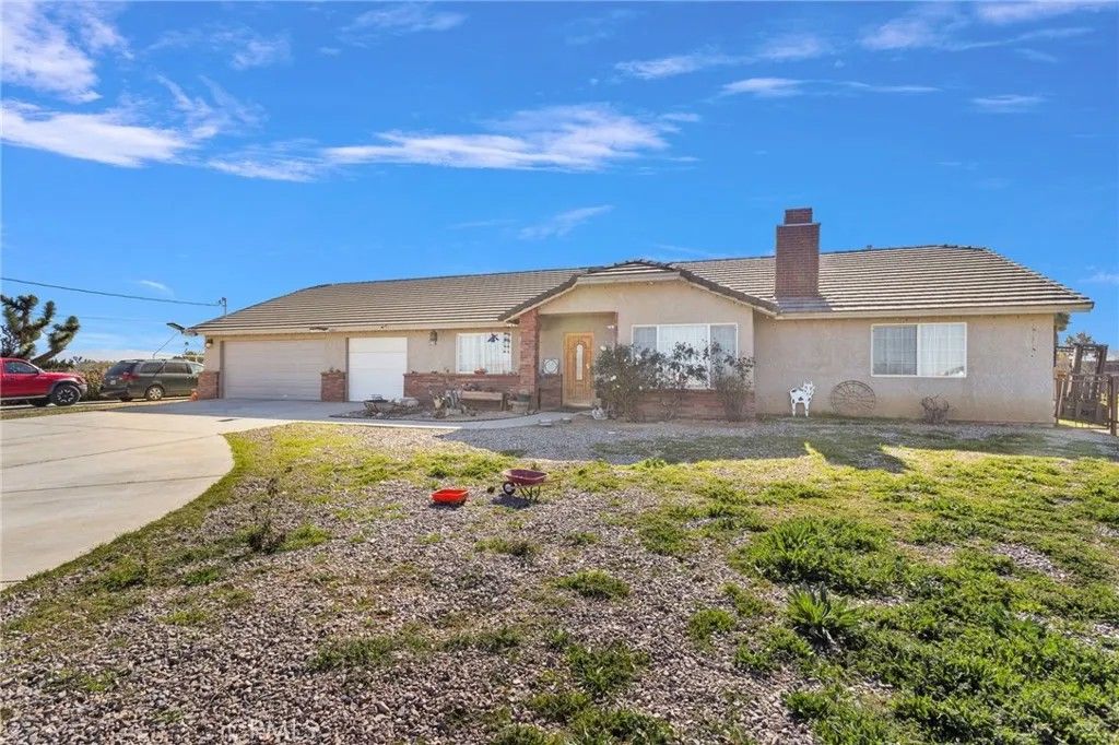 Photo of 10276 Aster Road, Oak Hills, CA 92344 (MLS # HD26027540)