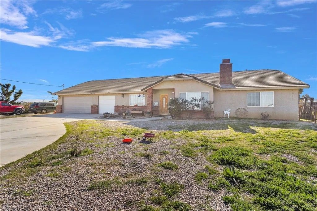 Photo of 10276 Aster Road, Oak Hills, CA 92344 (MLS # HD26027540)