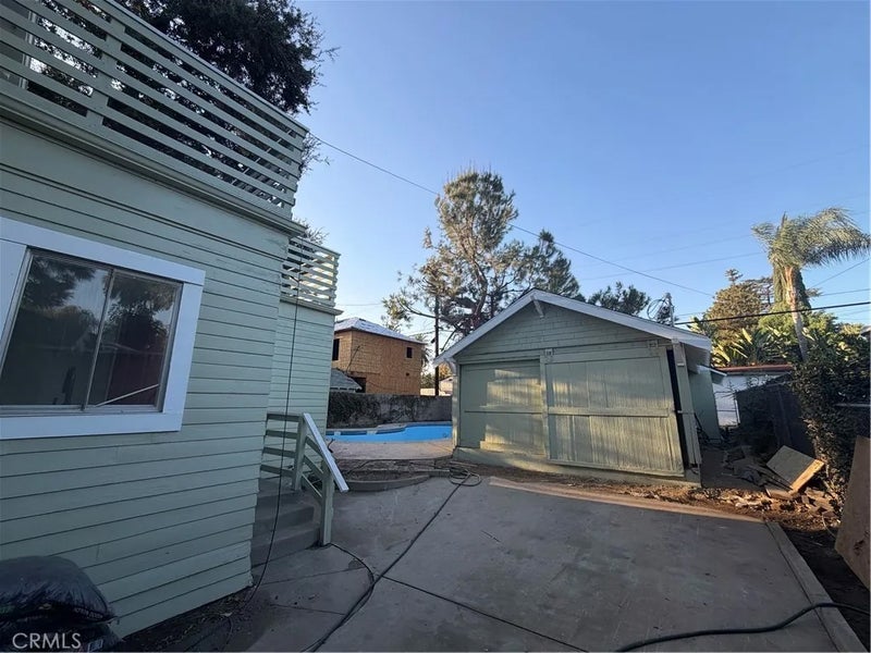 409 E Columbia