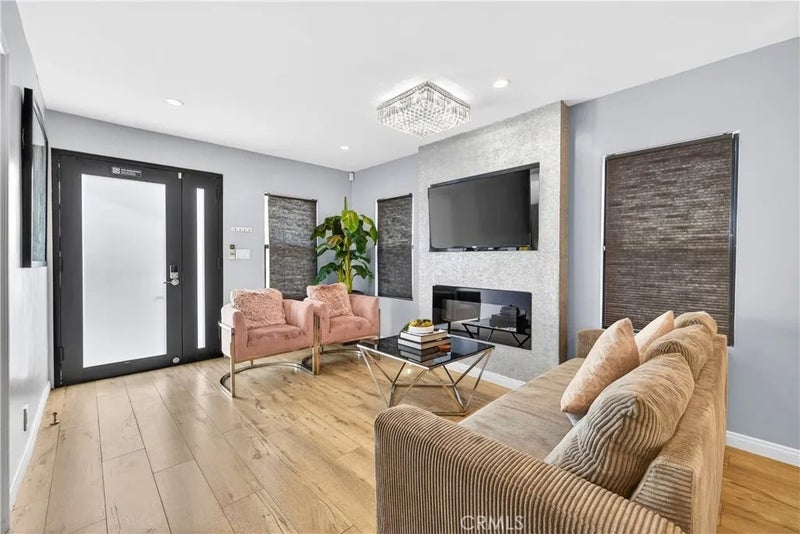 2615 Clyde