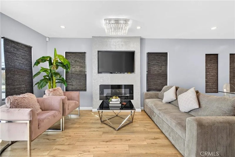 2615 Clyde