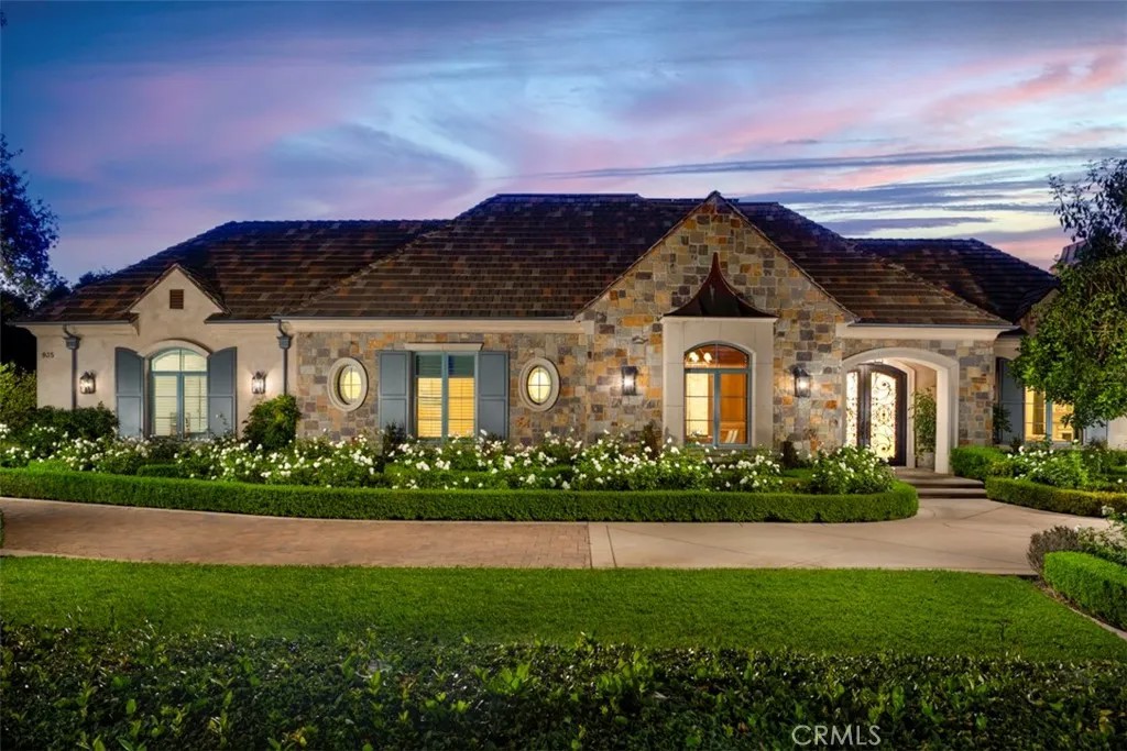 935 W Foothill Boulevard