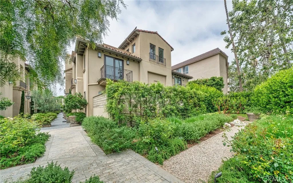 823 S Bundy Drive 110