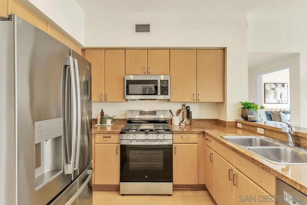 Photo of 445 Island Ave #714, San Diego, CA 92101 (MLS # 250044339)