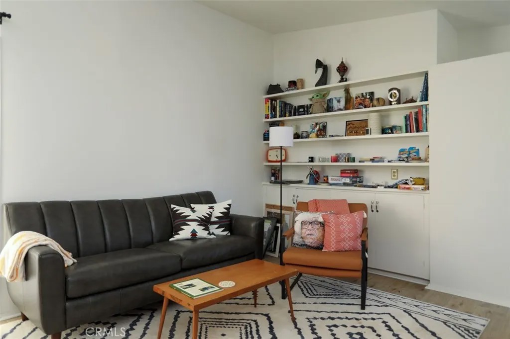 4819 Morales