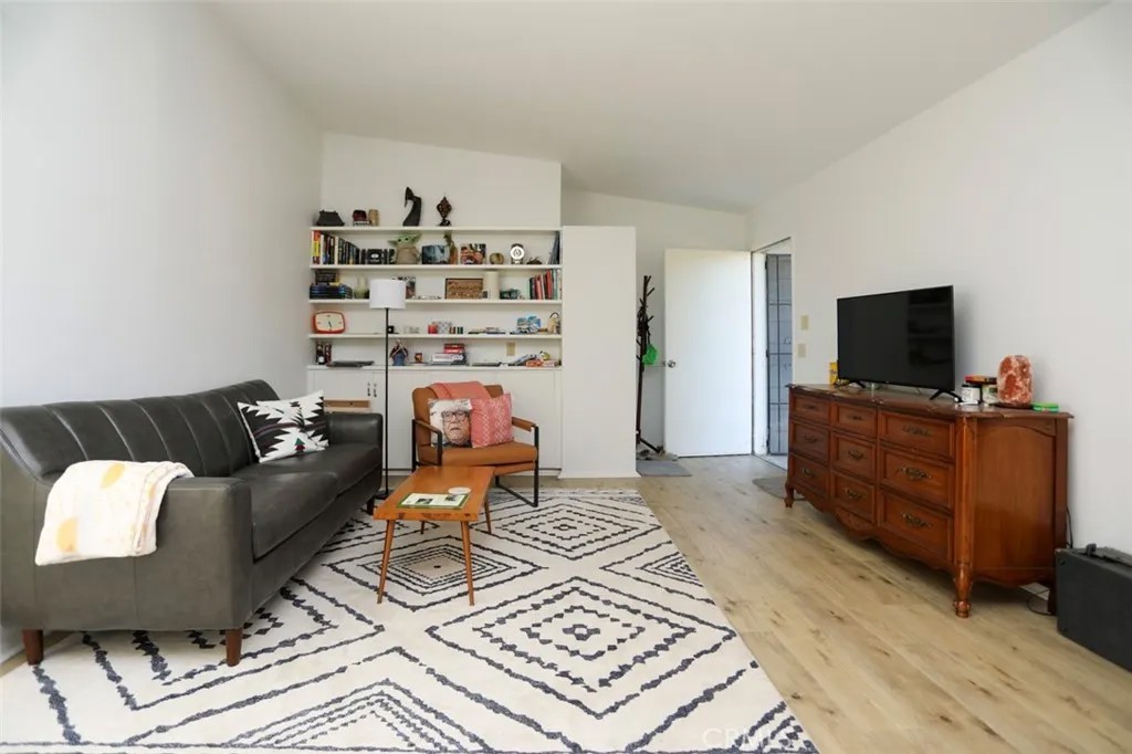 4819 Morales