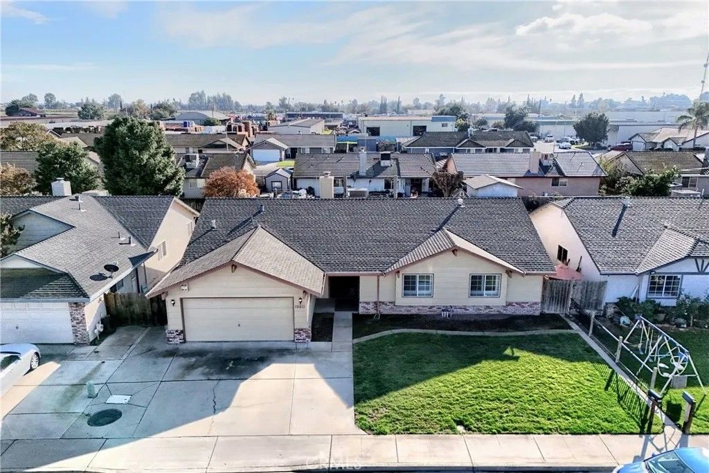 Photo of 19811 Somers Dr, Hilmar, CA 95324 (MLS # MC25269291)