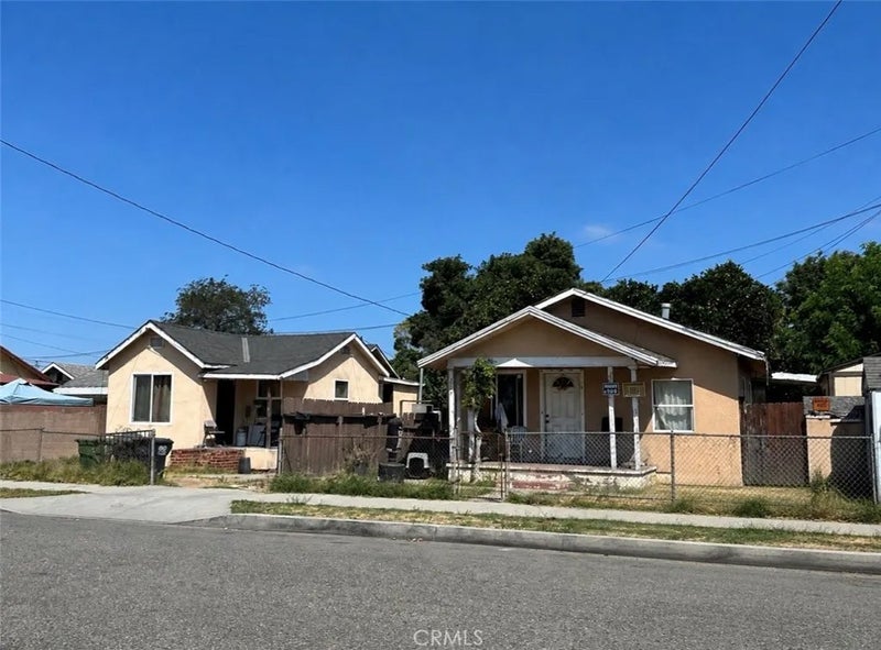 217 W Douglas