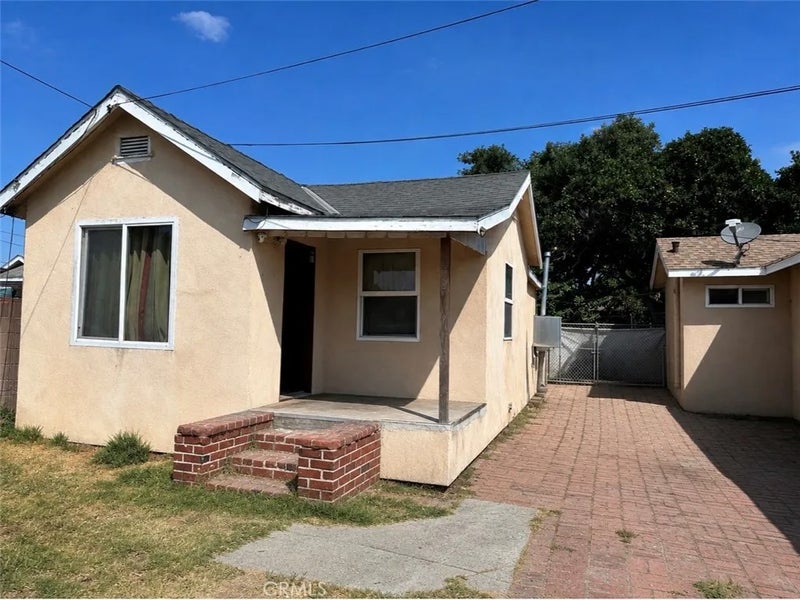 217 W Douglas
