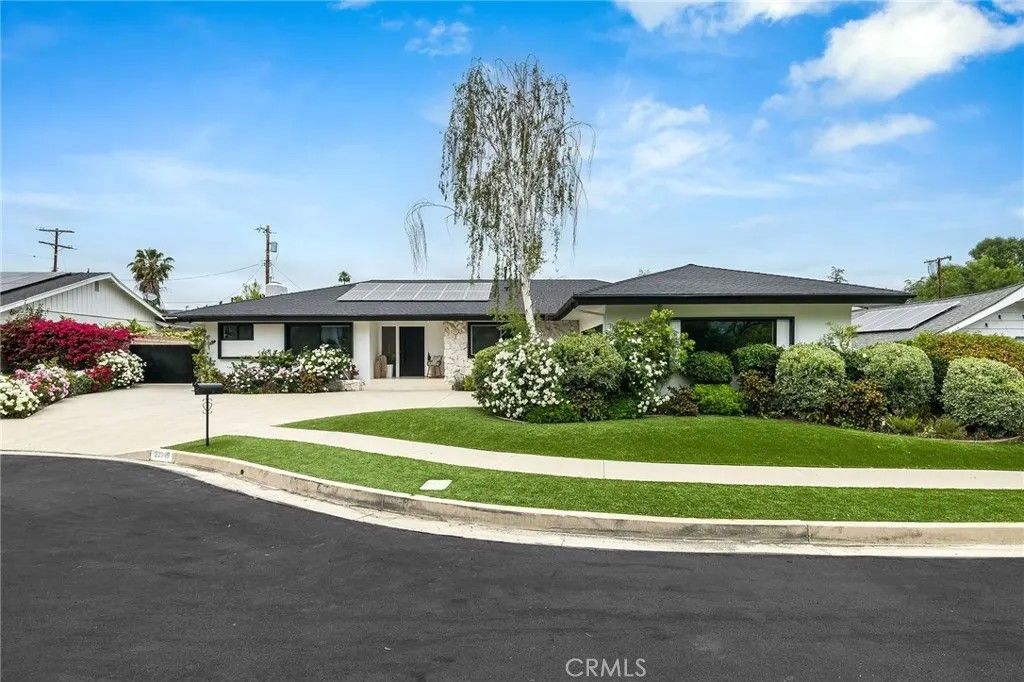 Photo of 23949 Nomar Street, Woodland Hills, CA 91367 (MLS # SR26020851)