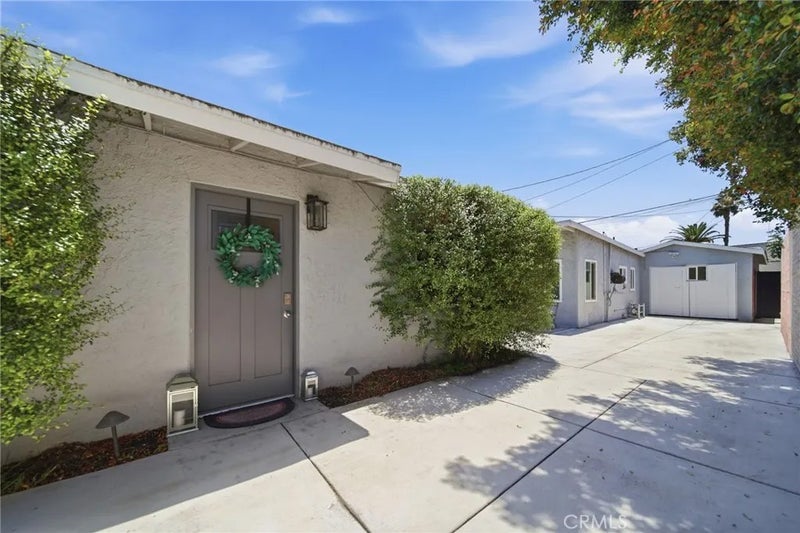 3944 W 111th