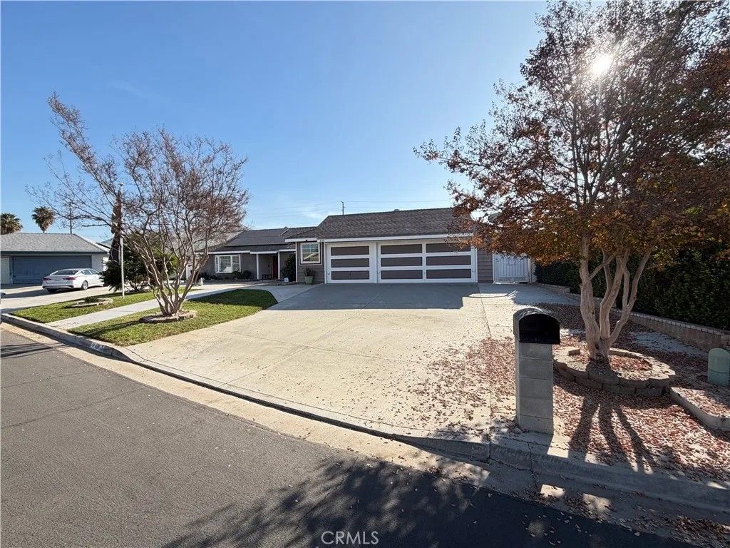 Photo of 438 Tanner Cir, Riverside, CA 92507 (MLS # IV25279940)