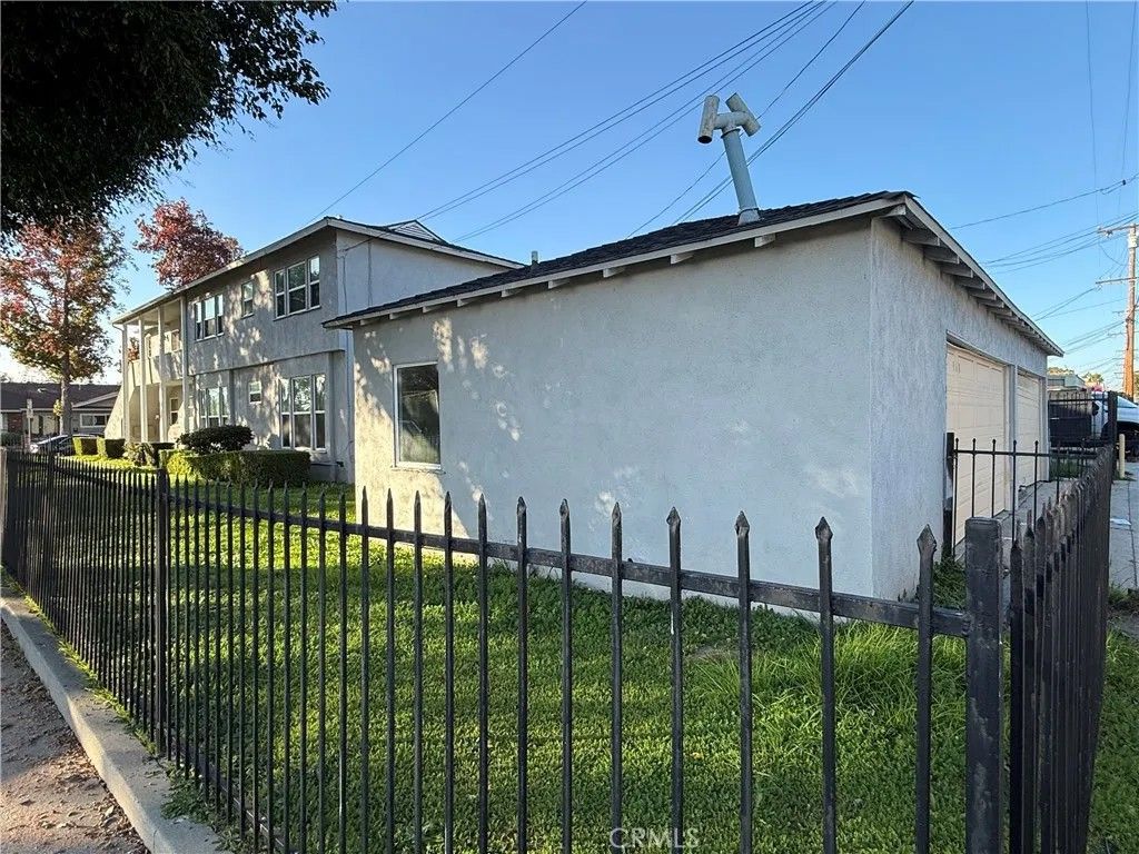 Photo of 966 Holly St, Inglewood, CA 90301 (MLS # CV25275950)