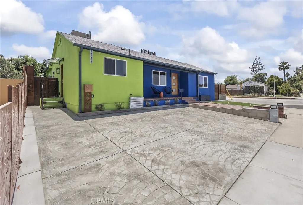 5606 White Oaks Avenue