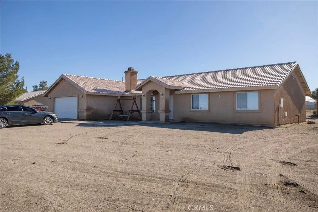 Photo of 4265 Camellia Rd, Phelan, CA 92371 (MLS # HD25280857)