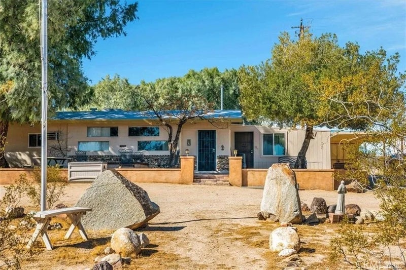 3961 Avenida Del Sol