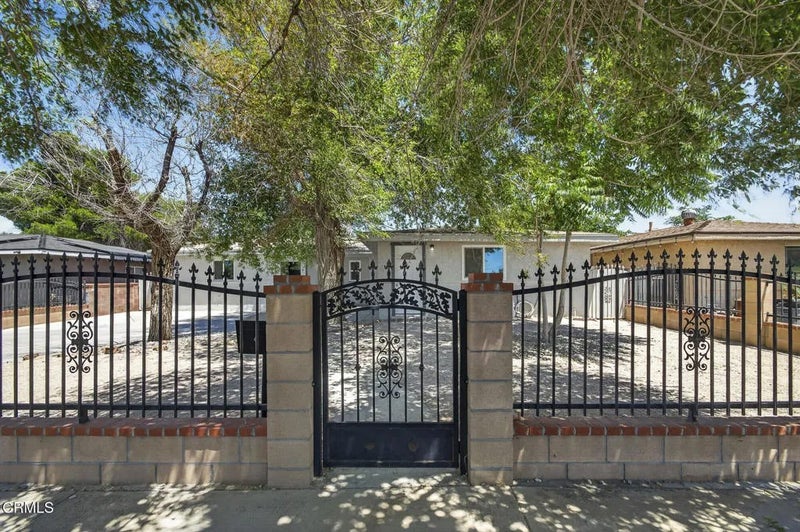 137 E Avenue J 8