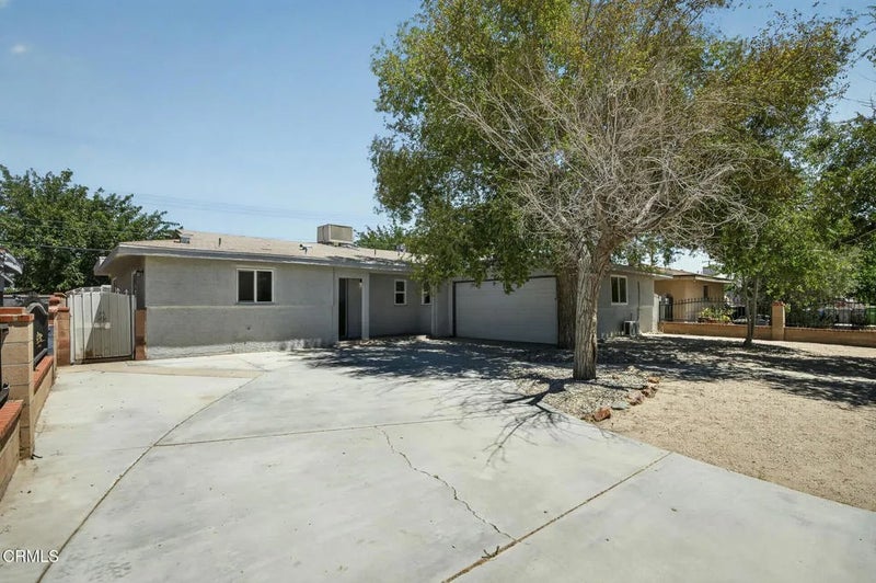 137 E Avenue J 8