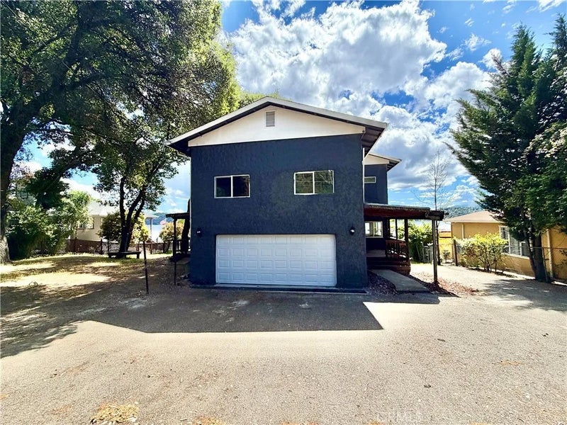 10523 E Highway 20
