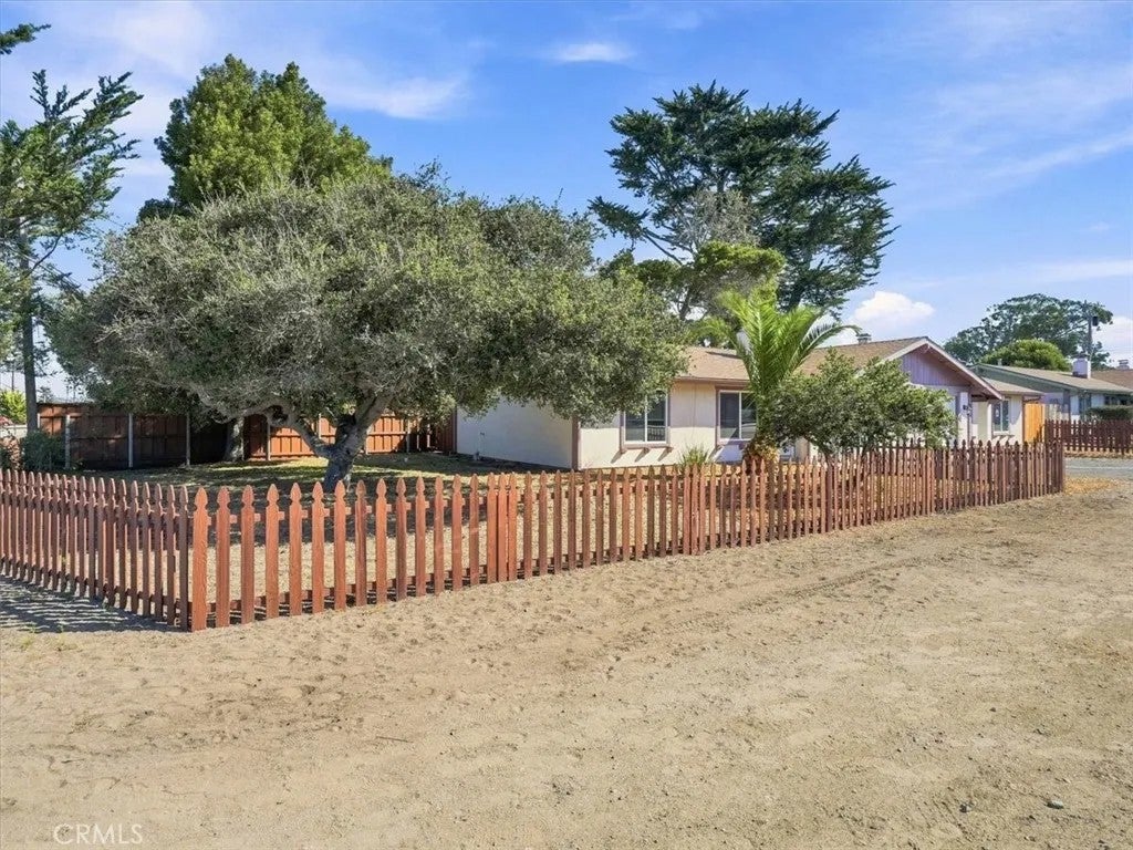 1050 Santa Ynez Avenue