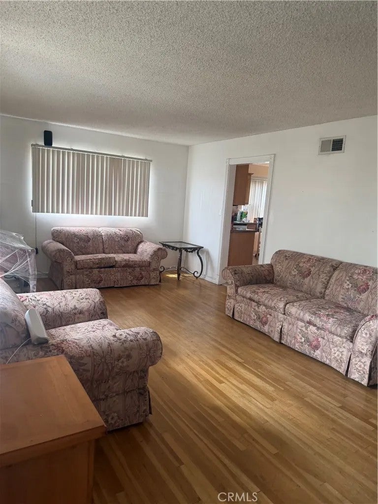 1381 N Glenfinnan