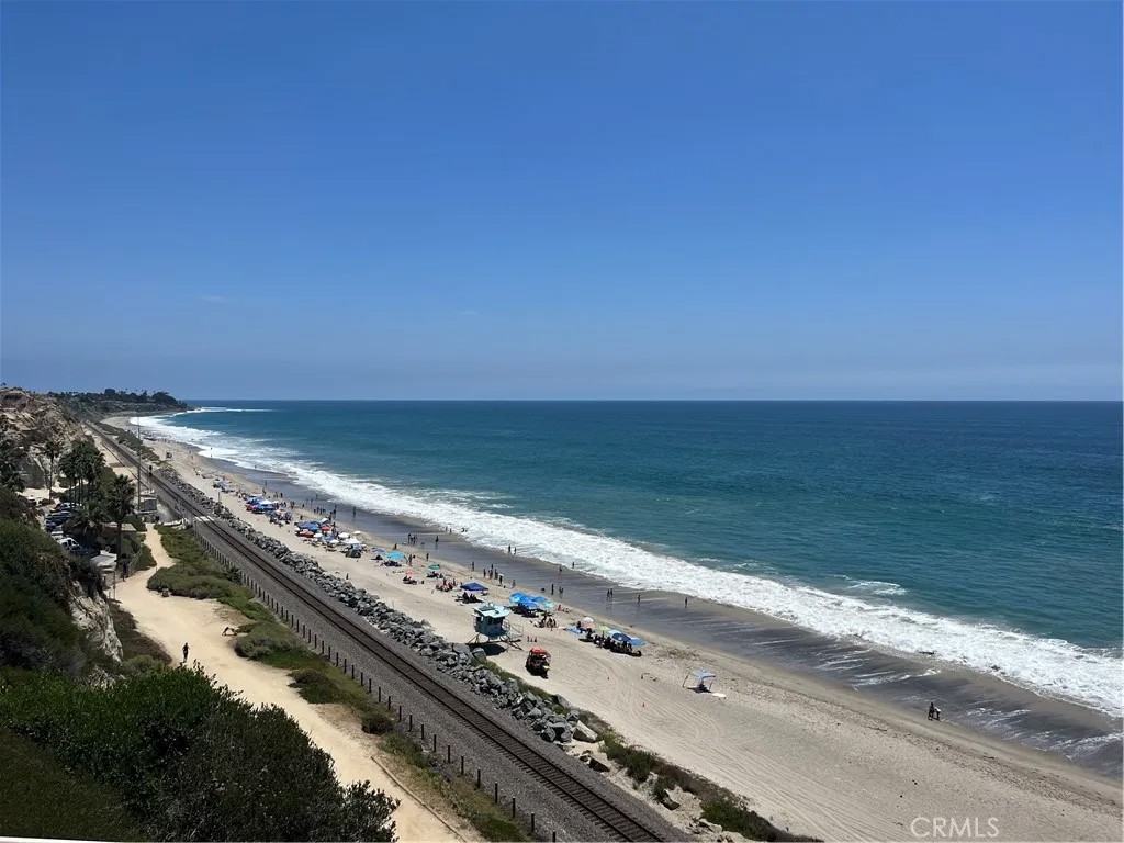 250 Avenida Lobeiro E
