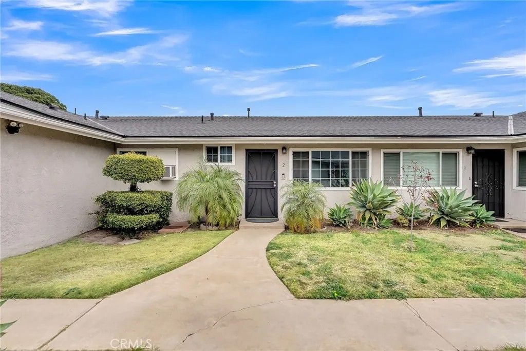 Photo of 1302 W Lido Place #2, Anaheim, CA 92801 (MLS # IV26018503)