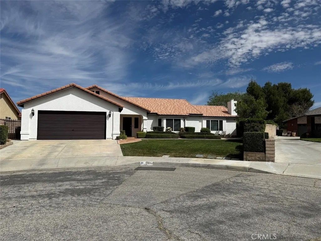 Photo of 1703 W Avenue K12, Lancaster, CA 93534 (MLS # SW26069047)