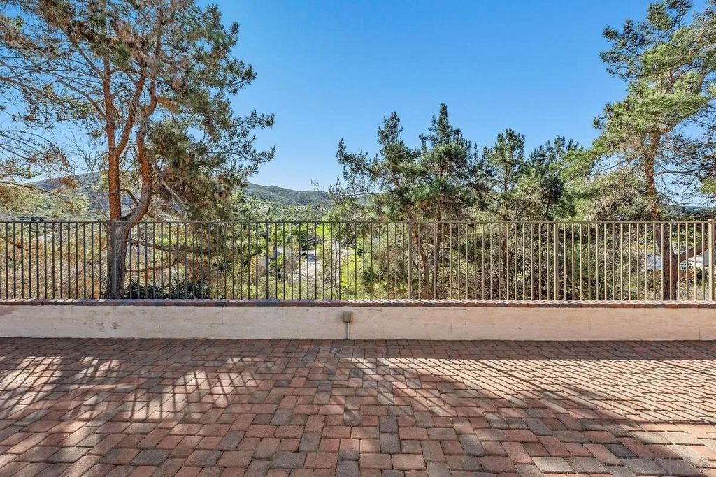 Photo of 1027 Honeysuckle Dr, San Marcos, CA 92078 (MLS # 260002976)