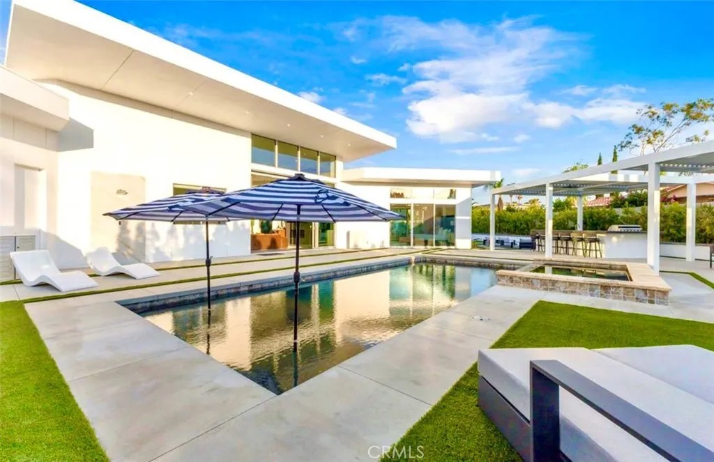 2100 E Sahara Road