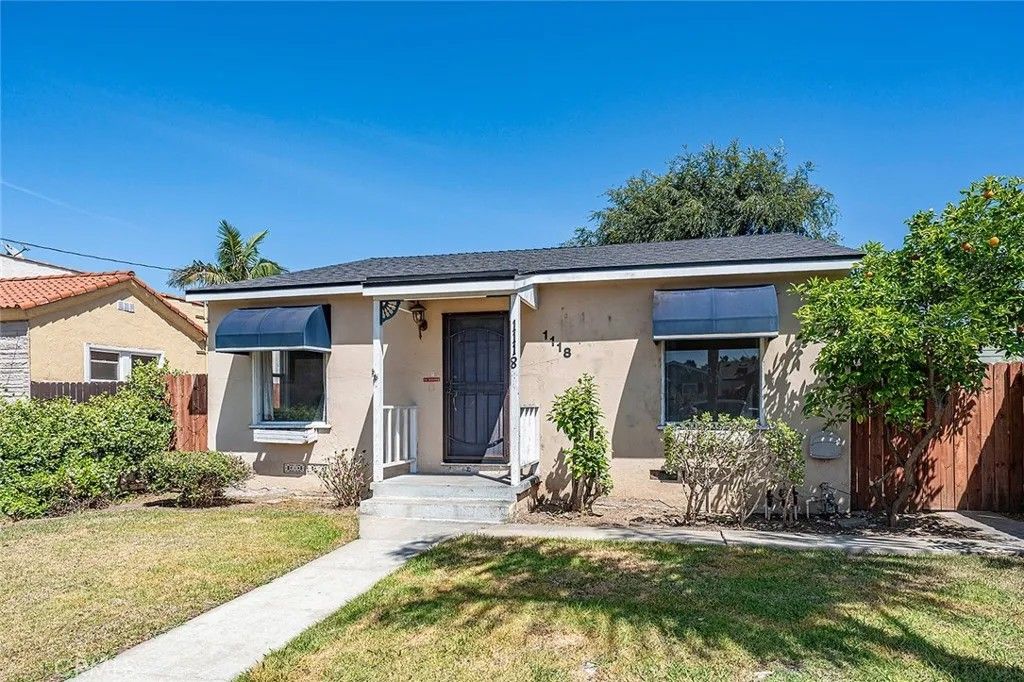 Photo of 1118 Roswell Ave, Long Beach, CA 90804 (MLS # PW26087143)
