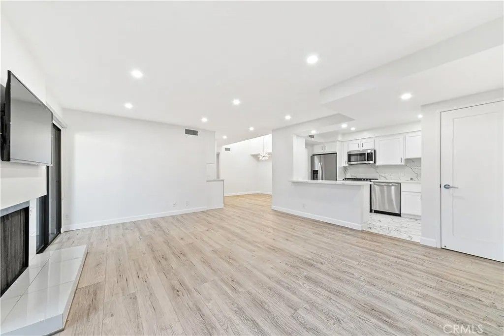 Photo of 15215 Magnolia Boulevard, Sherman Oaks, CA 91403 (MLS # CV26067959)