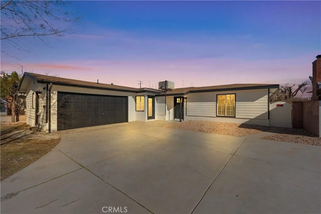 Photo of 44952 Harlas Ave, Lancaster, CA 93534 (MLS # SR25280775)