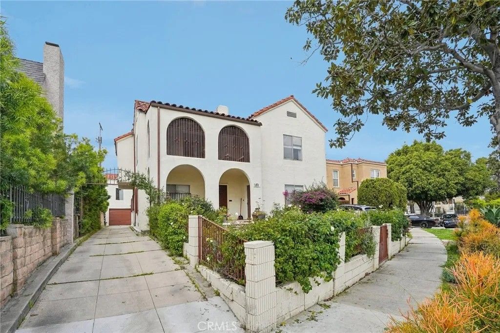 Photo of 1015 S Mansfield Avenue, Los Angeles, CA 90019 (MLS # BB26045720)