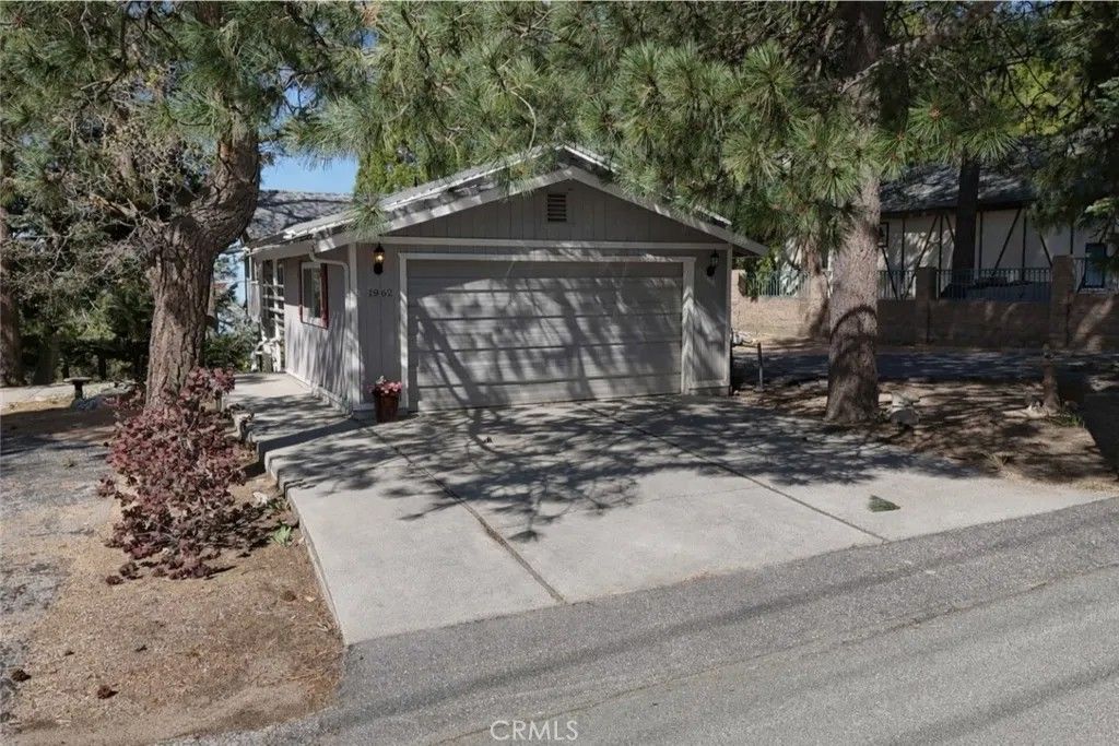 Photo of 1962 Nob Hill, Running Springs, CA 92382 (MLS # IG26083677)