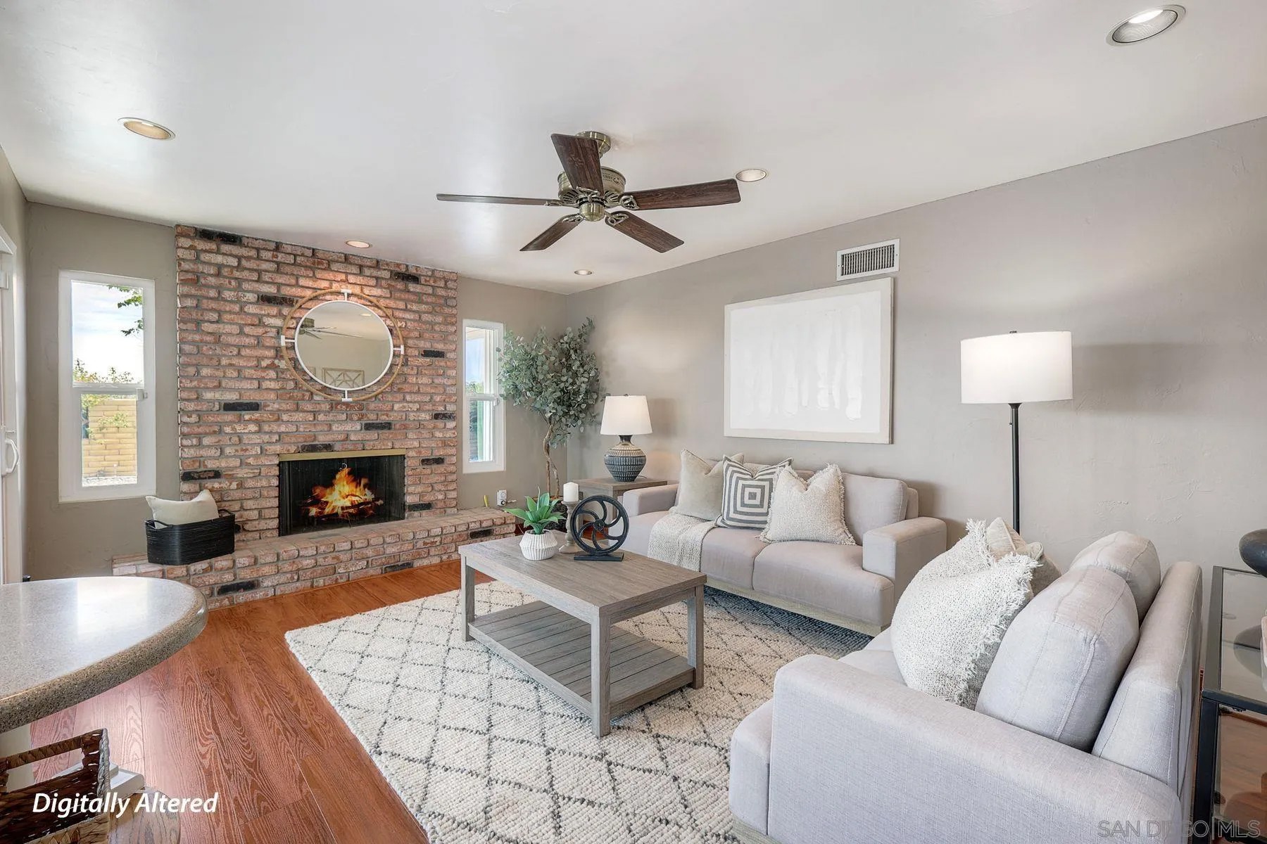 1535 Avenida Ladera