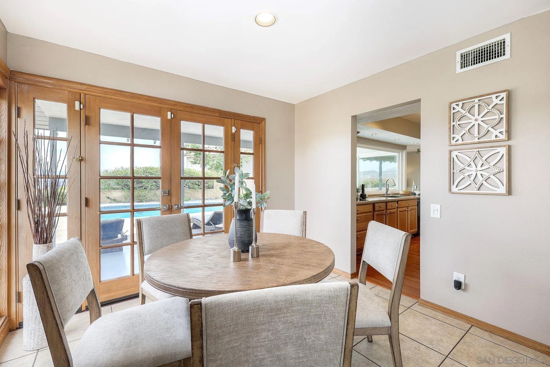 1535 Avenida Ladera
