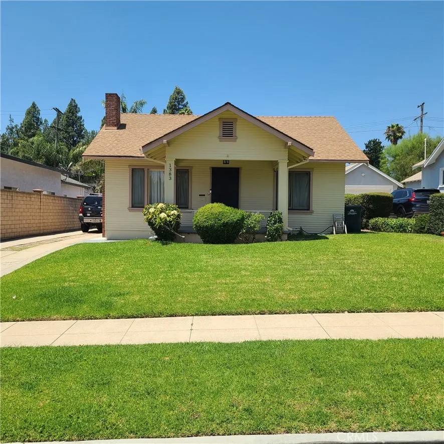 1383 N Oxford