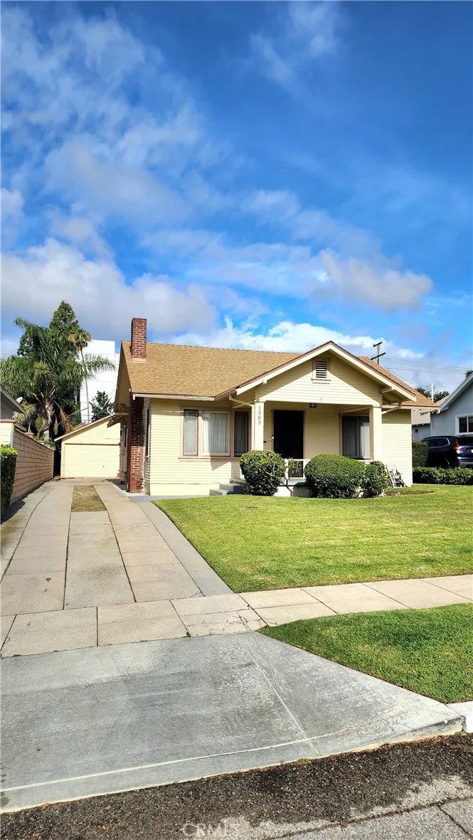 1383 N Oxford