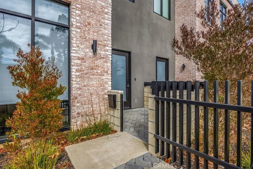 756 W 19th Street B