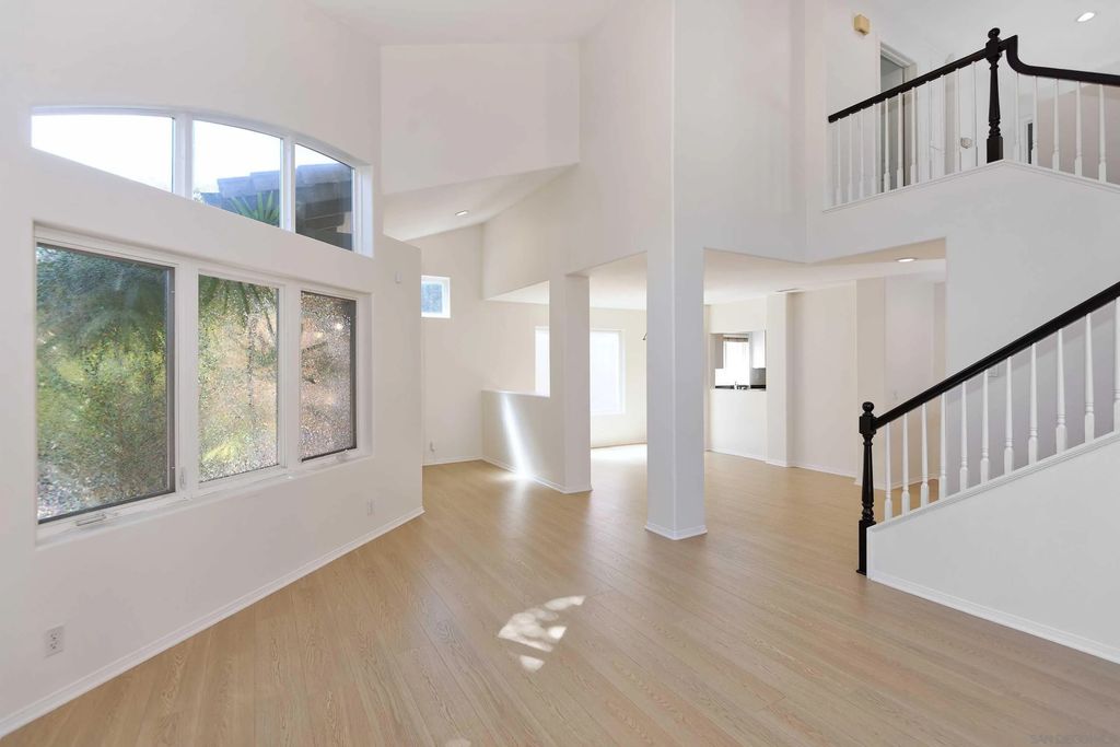 Photo of 7346 Fay Ave, La Jolla, CA 92037 (MLS # 250038864)