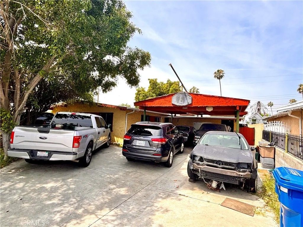 Photo of 5703 N Rockvale AVE, Azusa, CA 91702 (MLS # CV26096886)